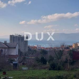 RIJEKA, KOZALA- građevinsko zemljište 1000m2 s pogledom na more + starina/kuća 110m2