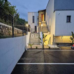 Rijeka, Kozala, trosobni stan, 128 m2, bazen, 3 parkinga