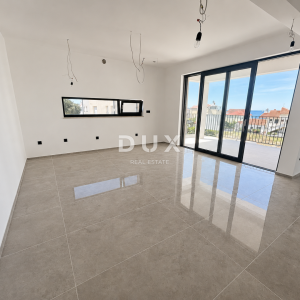 Rogoznica, Zečevo, 4-soban stan 125,7 m², 100 m od mora