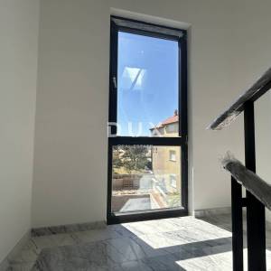 Rogoznica, Zečevo, 4-soban stan 125,7 m², 100 m od mora