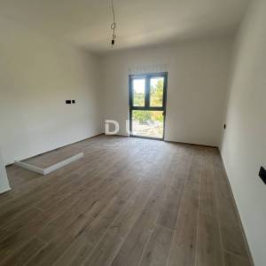 Rogoznica, Zečevo, 4-soban stan 125,7 m², 100 m od mora