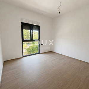 Rogoznica, Zečevo, 4-soban stan 125,7 m², 100 m od mora
