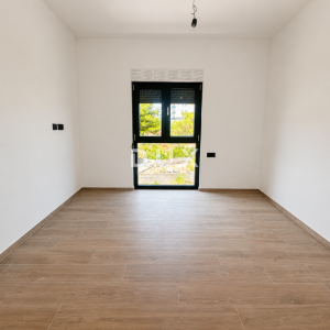 Rogoznica, Zečevo, 4-soban stan 125,7 m², 100 m od mora