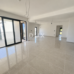 Rogoznica, Zečevo, 4-soban stan 125,7 m², 100 m od mora