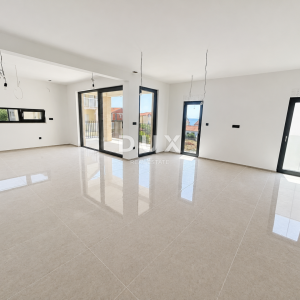 Rogoznica, Zečevo, 4-soban stan 125,7 m², 100 m od mora
