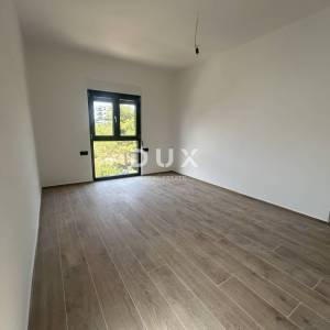 Rogoznica, Zečevo, 4-sobni penthouse 125,7 m², 100 m od mora