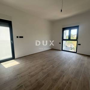 Rogoznica, Zečevo, 4-sobni penthouse 125,7 m², 100 m od mora