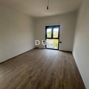 Rogoznica, Zečevo, 4-sobni penthouse 125,7 m², 100 m od mora
