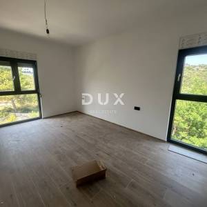Rogoznica, Zečevo, 4-sobni penthouse 125,7 m², 100 m od mora