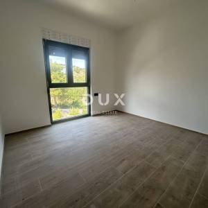 Rogoznica, Zečevo, 4-sobni penthouse 125,7 m², 100 m od mora