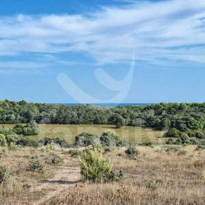 SAMO KOD NAS - ATRAKTIVNO ZEMLJIŠTE 280 M OD MORA – KAMENJAK