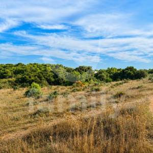 SAMO KOD NAS - ATRAKTIVNO ZEMLJIŠTE 280 M OD MORA – KAMENJAK