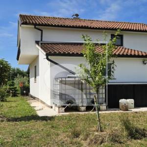 Samostojeća kuća, građevinsko zemljište 4204m2, Loborika
