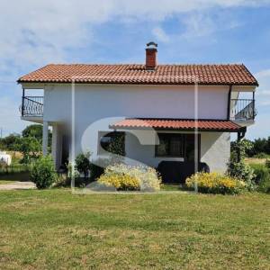 Samostojeća kuća, građevinsko zemljište 4204m2, Loborika