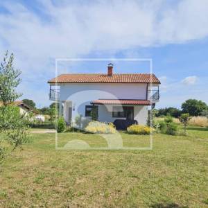 Samostojeća kuća, građevinsko zemljište 4204m2, Loborika