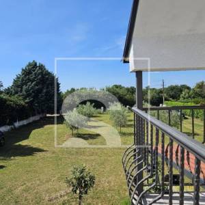 Samostojeća kuća, građevinsko zemljište 4204m2, Loborika