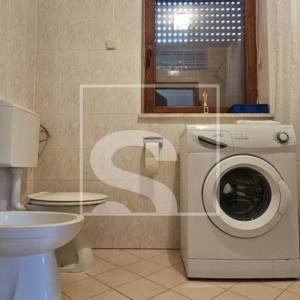 Samostojeća kuća, građevinsko zemljište 4204m2, Loborika