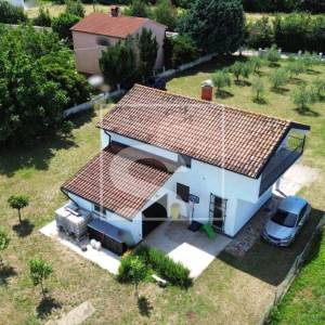 Samostojeća kuća, građevinsko zemljište 4204m2, Loborika