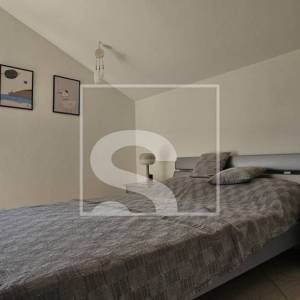 Samostojeća kuća, građevinsko zemljište 4204m2, Loborika