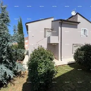 SAMOSTOJEĆA KUĆA S DVA ODVOJENA APARTMANA – MEDULIN, POŠESI, 150 m OD MORA