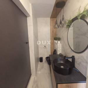 Selce, dvojna kuća 150m2, pogled na more, 3 apartmana, bazen, blizina mora, okućnica 250m2