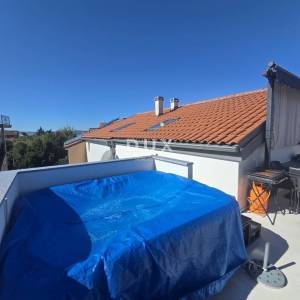 Selce, dvojna kuća 150m2, pogled na more, 3 apartmana, bazen, blizina mora, okućnica 250m2