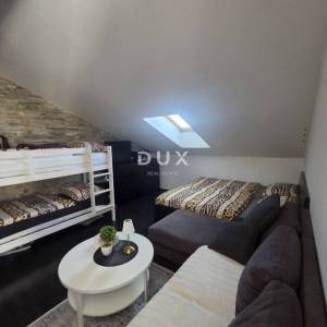 Selce, dvojna kuća 150m2, pogled na more, 3 apartmana, bazen, blizina mora, okućnica 250m2