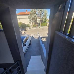 Selce, dvojna kuća 150m2, pogled na more, 3 apartmana, bazen, blizina mora, okućnica 250m2