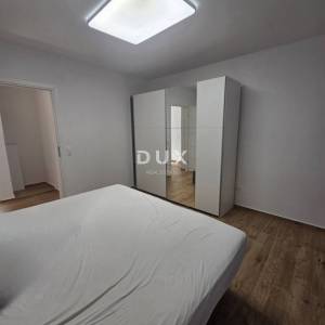 Selce, dvojna kuća 150m2, pogled na more, 3 apartmana, bazen, blizina mora, okućnica 250m2