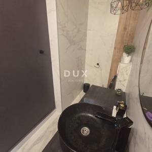 Selce, dvojna kuća 150m2, pogled na more, 3 apartmana, bazen, blizina mora, okućnica 250m2