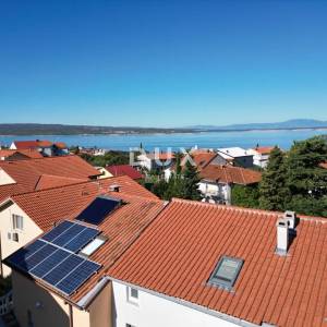 Selce, dvojna kuća 150m2, pogled na more, 3 apartmana, bazen, blizina mora, okućnica 250m2