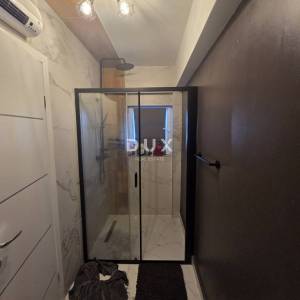 Selce, dvojna kuća 150m2, pogled na more, 3 apartmana, bazen, blizina mora, okućnica 250m2
