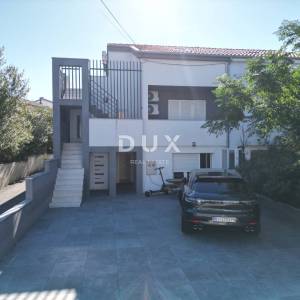 Selce, dvojna kuća 150m2, pogled na more, 3 apartmana, bazen, blizina mora, okućnica 250m2