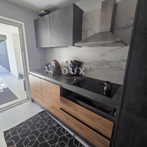 Selce, dvojna kuća 150m2, pogled na more, 3 apartmana, bazen, blizina mora, okućnica 250m2