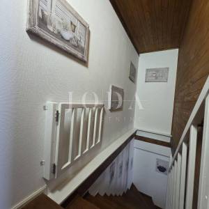 SELCE, KAMENA KUĆA U BLIZINI  MORA