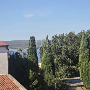 SELCE, KAMENA KUĆA U BLIZINI  MORA