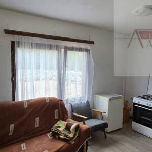 Šestanovac Katuni kuća 56 m2 na parceli od 1012 m2 - intima!