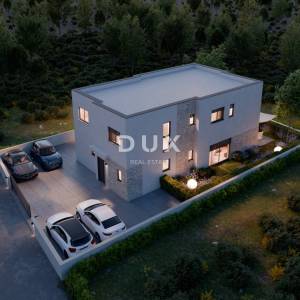 Šibenik, Brodarica, dvojna kuća, 120 m2, 550 metara od mora