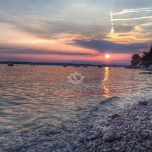 SNIŽENA CIJENA 249 000 €, Crikvenica, renoviran  dvoetažni stan  78 m2, pogled na More, Parking i Podrum