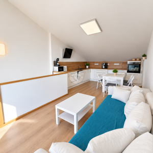 SNIŽENA CIJENA 249 000 €, Crikvenica, renoviran  dvoetažni stan  78 m2, pogled na More, Parking i Podrum