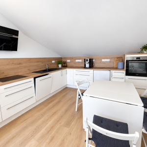 SNIŽENA CIJENA 249 000 €, Crikvenica, renoviran  dvoetažni stan  78 m2, pogled na More, Parking i Podrum