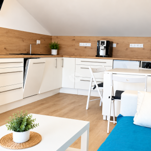 SNIŽENA CIJENA 249 000 €, Crikvenica, renoviran  dvoetažni stan  78 m2, pogled na More, Parking i Podrum