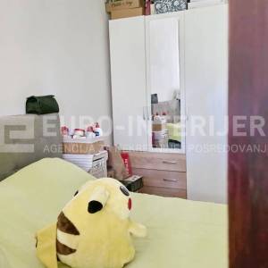 ŠPANSKO - funkcionalan stan s odvojenom spavaćom sobom