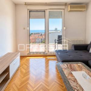 SPLIT, PAZDIGRAD – PROSTRANI TROSOBNI STAN 89 m² S GARAŽOM I POGLEDOM NA MORE