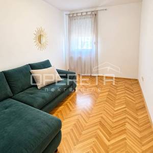 SPLIT, PAZDIGRAD – PROSTRANI TROSOBNI STAN 89 m² S GARAŽOM I POGLEDOM NA MORE