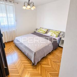 SPLIT, PAZDIGRAD – PROSTRANI TROSOBNI STAN 89 m² S GARAŽOM I POGLEDOM NA MORE