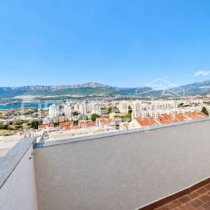 Split, Sučidar, trosoban stan s velikom terasom i pogledom