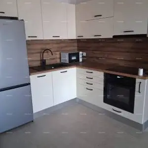 Stan u centru Pule – novogradnja, namješten. Marulićeva ulica.
