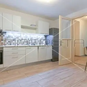 Stan za najam u strogom Centru, ul. Šandora Brešćenskog, 39,65 m2