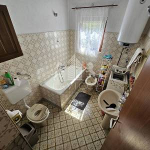 Sutomišćica, Ugljan I Samostojeća kuća 284 m² s okućnicom, blizu mora